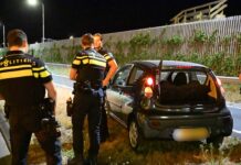 Automobilist valt in slaap op N206 en botst tegen vangrail