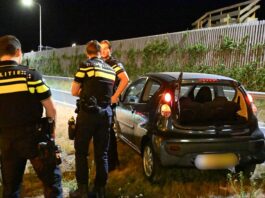 Automobilist valt in slaap op N206 en botst tegen vangrail