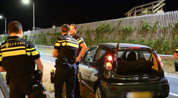 Automobilist valt in slaap op N206 en botst tegen vangrail
