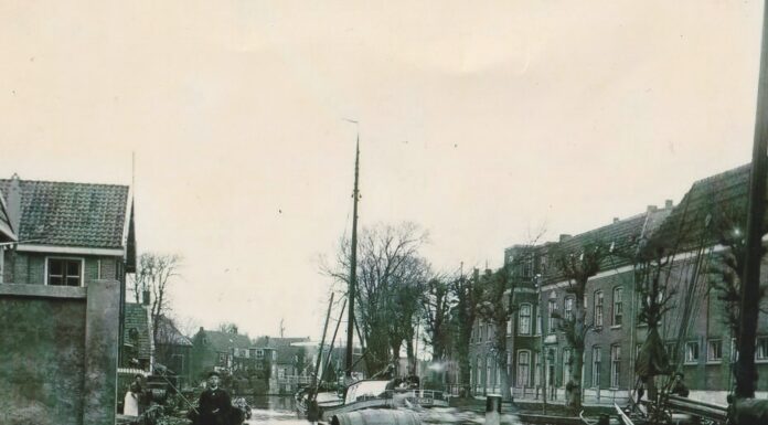Vaartocht over Oude Rijn met Oranjevereniging