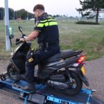 Politie schrijft tientallen boetes uit bij verkeerscontrole