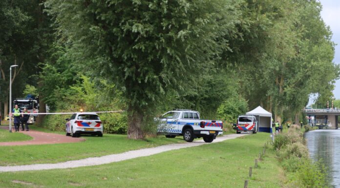 Overleden man aangetroffen in de Rijn