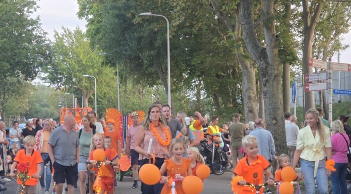 Best versierde voertuigen en straat in de prijzen