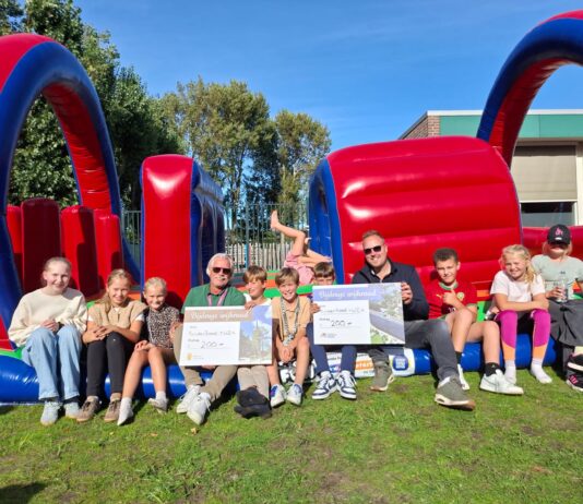 Kinderraad zorgt voor springkussen in Katwijk Noord