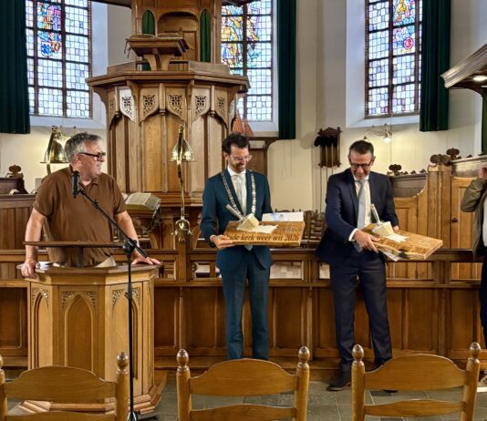 De Oude Kerk is opgeleverd en straalt als nieuw op de Katwijkse boulevard